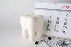 Tooth model sitting next to calendar